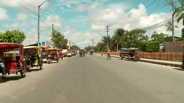 On the street of Iquitos, Peru — Stock Video