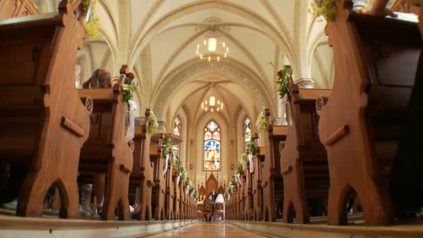 Iglesia interior — Vídeo de stock