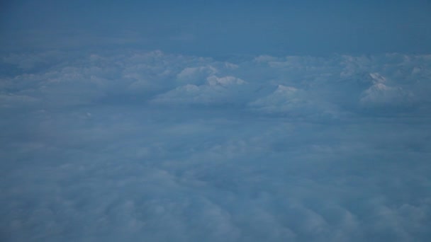 Fliegen über berge in europa — Stockvideo