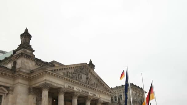 Blick auf den Bundestag - Reichstag — Stockvideo