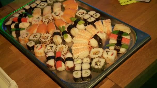 Heerlijke sushi — Stockvideo