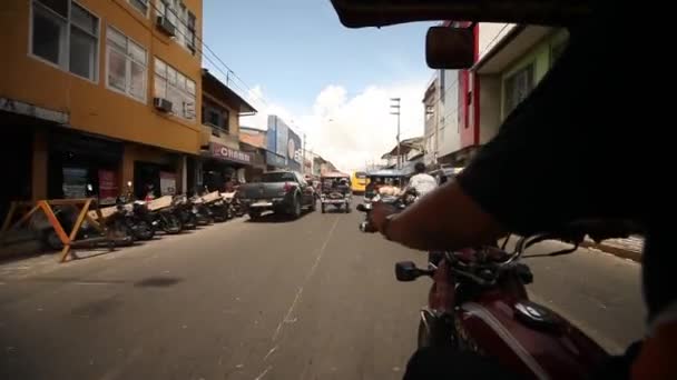 On the street of Iquitos, Peru — Stock Video