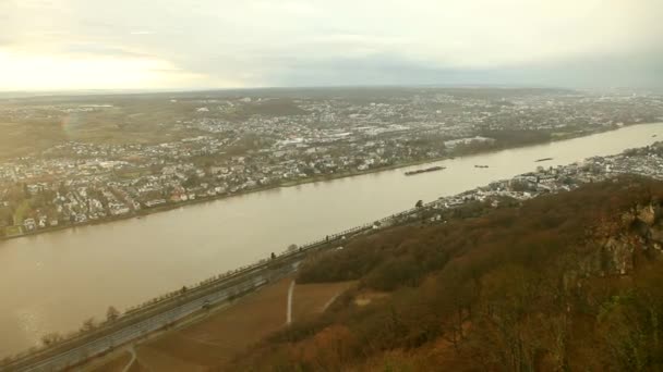 Landschaft des Rheins — Stockvideo