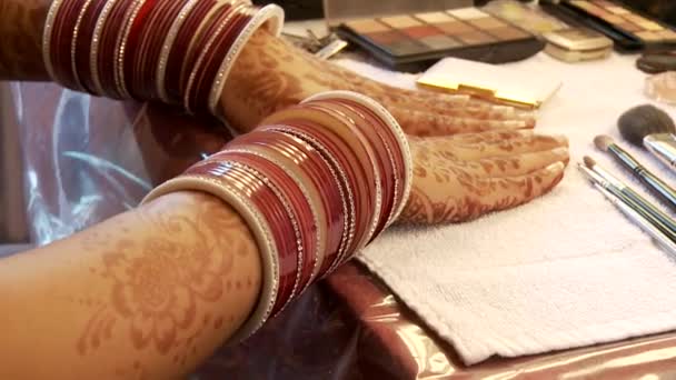 Henna tattooing — Stock Video