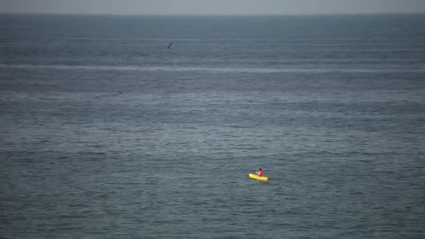 Kayak nell'oceano, Perù — Video Stock