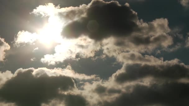 Dunkle Wolken am Himmel — Stockvideo