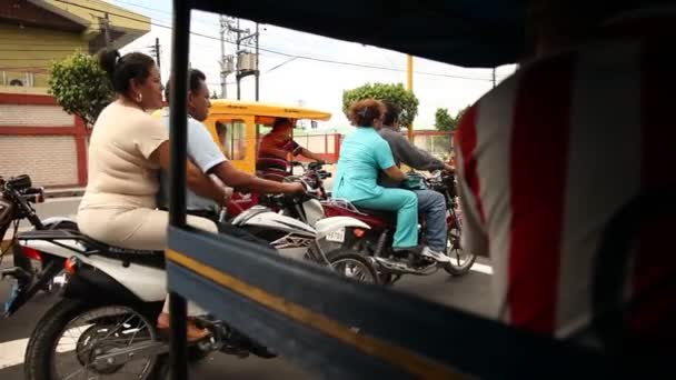 Улица в Икитос, Перу — стоковое видео