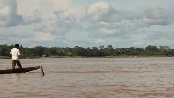 Судоходство на реке Амазонки — стоковое видео