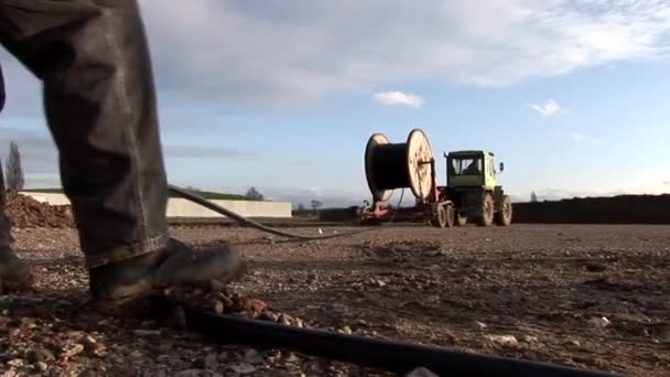 Worker working with cables — Stock Video