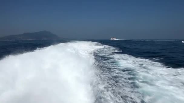 Navegar en barco en Wasser — Vídeo de stock