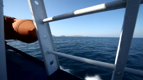 Vista de un envío desde el puerto — Vídeos de Stock