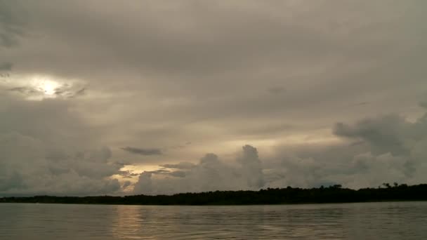 Paseo en barco por el río Amazonas — Vídeos de Stock