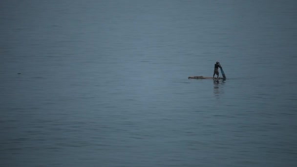 Pessoas de pesca — Vídeo de Stock