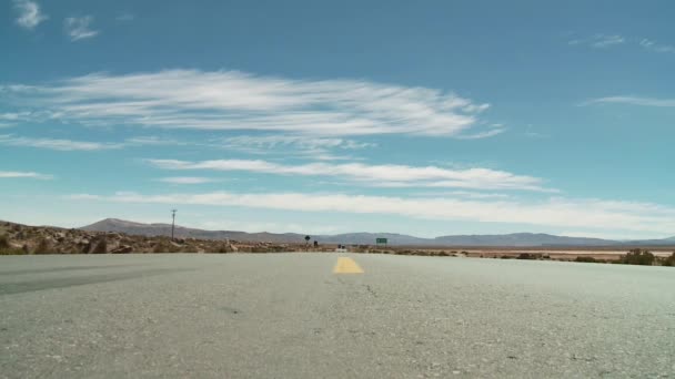 Straße in der Wüste — Stockvideo