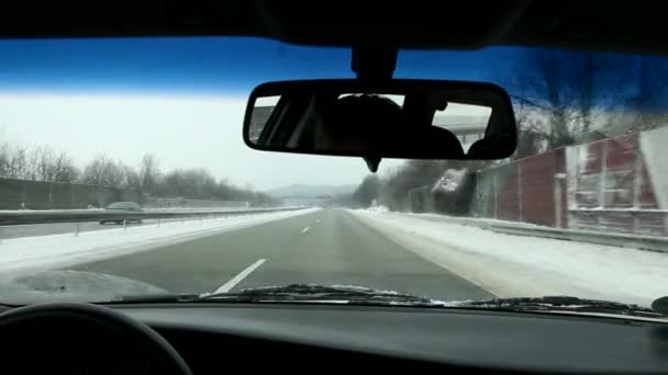 Körning i snö landskap — Stockvideo