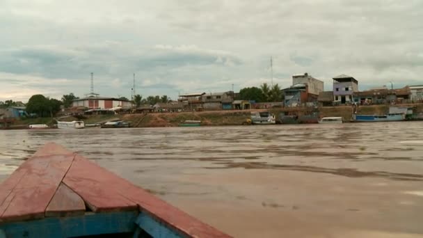 Paseo en barco por el río Amazonas — Vídeos de Stock