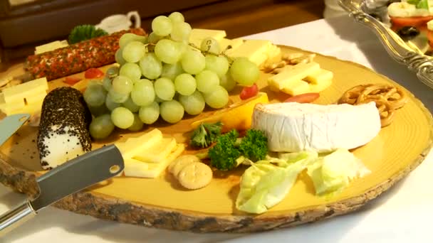 Plate of cheese — Stock Video