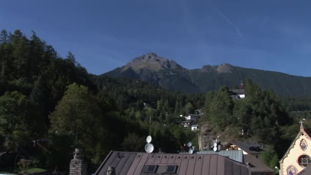 Город в Альпах, Австрия — стоковое видео