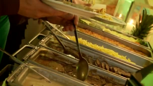 Restaurant guests select food from a buffet — Stock Video