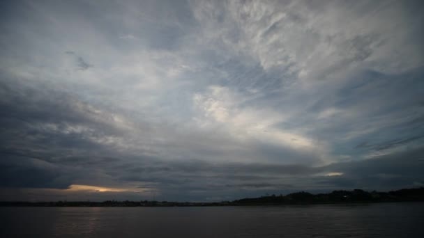 Paseo en barco por el río Amazonas — Vídeos de Stock