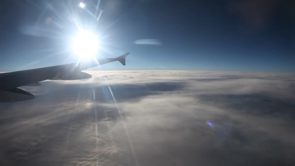 Flug in den Wolken — Stockvideo