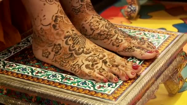 Henna tattooing — Stock Video