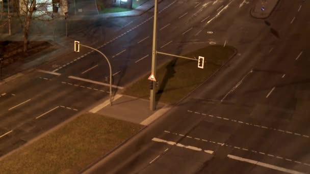 Verkehr in der Nacht — Stockvideo