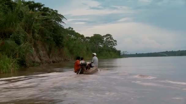 Envío en río Amazonas — Vídeo de stock