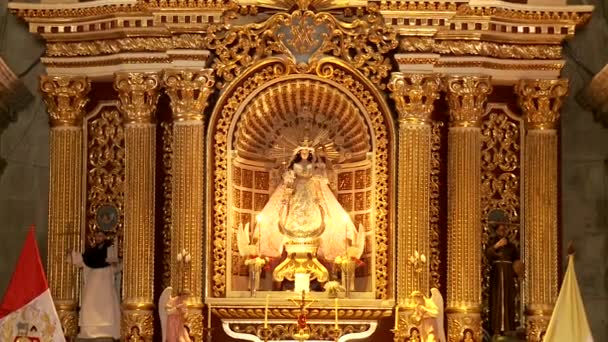 Interior de la iglesia en Arequipa — Vídeo de stock