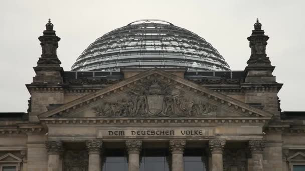 Vista del Parlamento alemán - Reichtag — Vídeo de stock