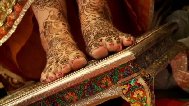 Henna tattooing — Stock Video