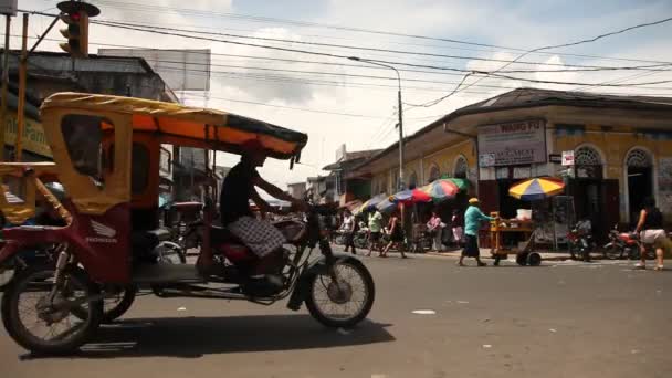 Na rua de Iquitos, Peru — Vídeo de Stock