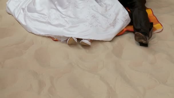 Casamento casal na praia — Vídeo de Stock