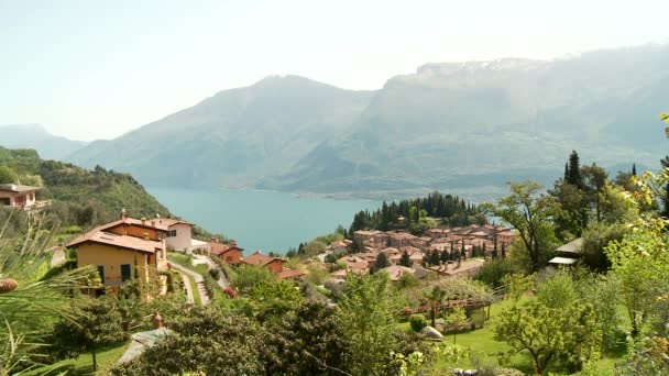 İtalya, garda Gölü tipik köy — Stok video