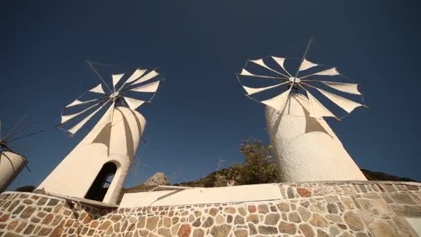 Ветряные мельницы — стоковое видео