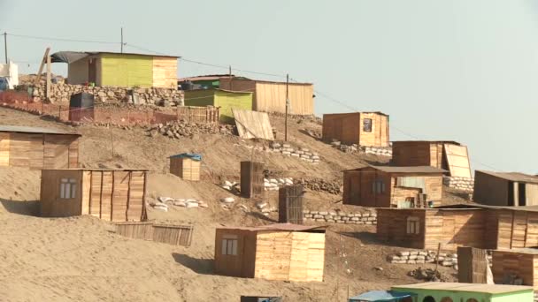 Sloppenwijken in de woestijn — Stockvideo