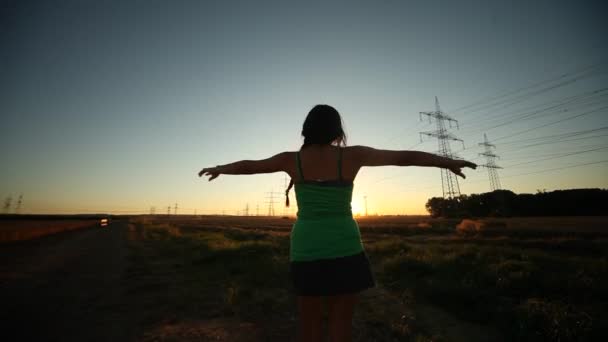 Une femme qui se retourne — Video