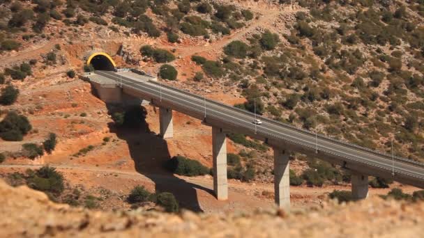 Puente y túnel en Grecia — Vídeo de stock