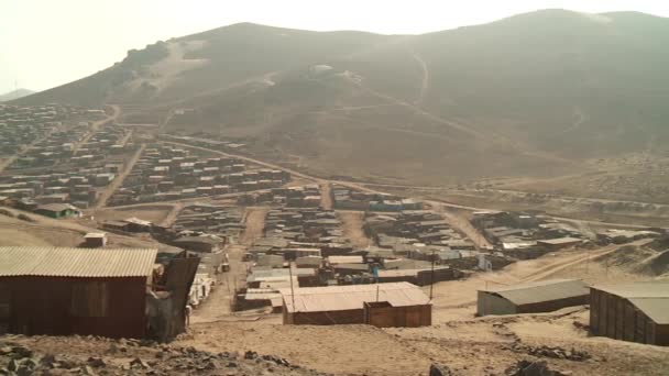 Favelas no deserto — Vídeo de Stock