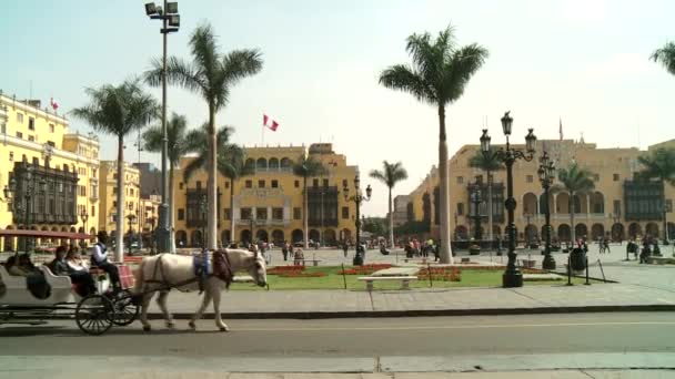 Lima - ca. 2012: Plaza de Armas — Stockvideo