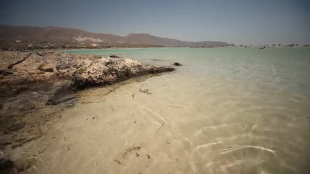 Strand von elafonisi in beton, griechenland — Stockvideo