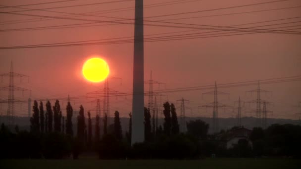 Wind motor in zonsondergang — Stockvideo