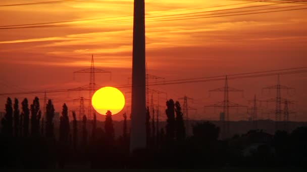 火红的夕阳电线杆 — 图库视频影像