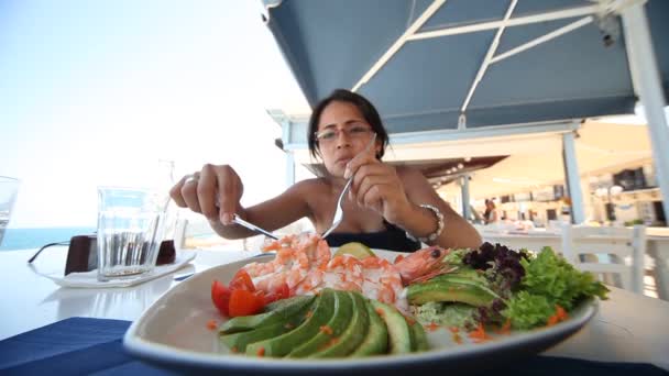 Woman in restaurant with seafood — Stock Video