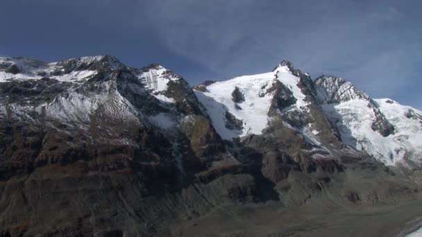 Montanha Grossglockner nos Alpes — Vídeo de Stock