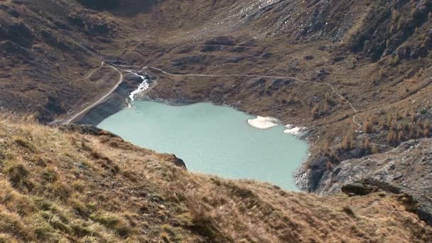 Sperrsee in der Nähe des Großglockners — Stockvideo