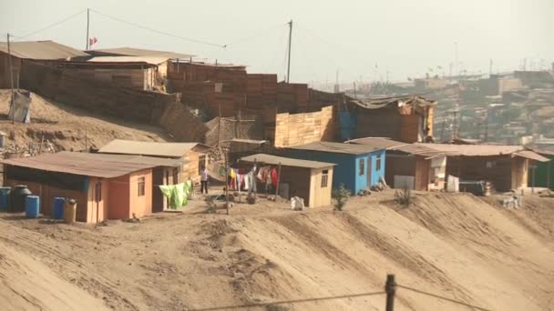 Slums in the desert — Stock Video