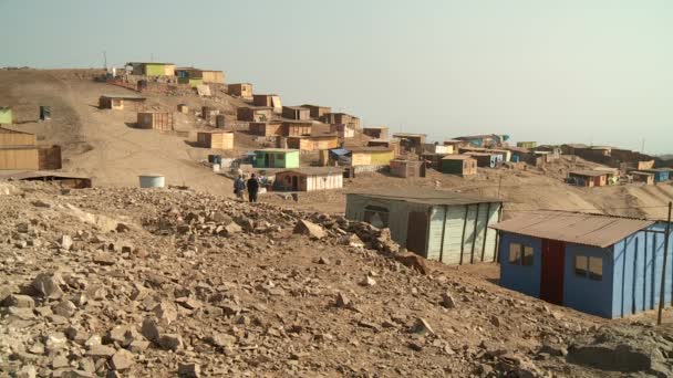 Favelas no deserto — Vídeo de Stock