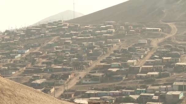 Favelas no deserto — Vídeo de Stock