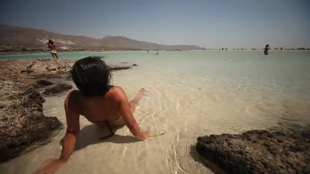 Relaxing woman at beach of Greece — Stock Video